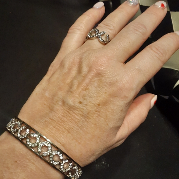 STUNNING RHINESTONE COACH BRACLET - Picture 6 of 6